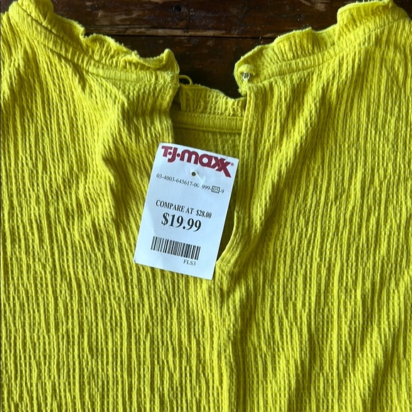 Yellow Ruffled Sleeveless Top - Picture 2 of 3